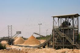 Image du Maroc Professionnelle de  Zone de stockage des phosphates à l'unité de Khouribga du Groupe OCP de L'Office chérifien des phosphates. Le Groupe OCP : Société anonyme fondée en 1920 et domiciliée au Maroc. Groupe OCP est le leader mondial des exportations des phosphates et produits dérivés, Mercredi 19 Septembre 2007. (Photo / Abdeljalil Bounhar) 